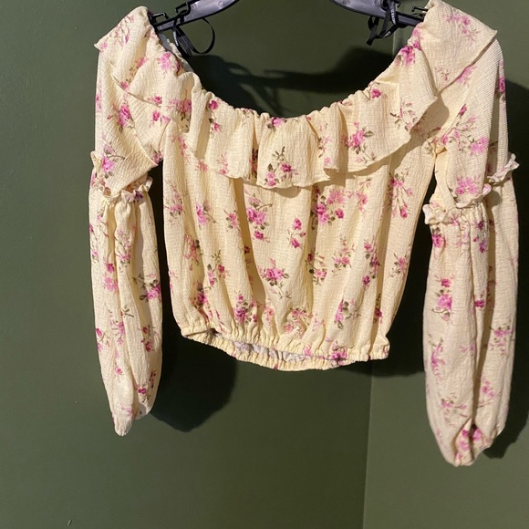 🌟F21 Floral Off-the-Shoulder Crop Top🌟 - Picture 6 of 7